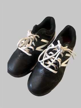 New Balance Men's Black Athletic Sneakers with White 'N' Logo